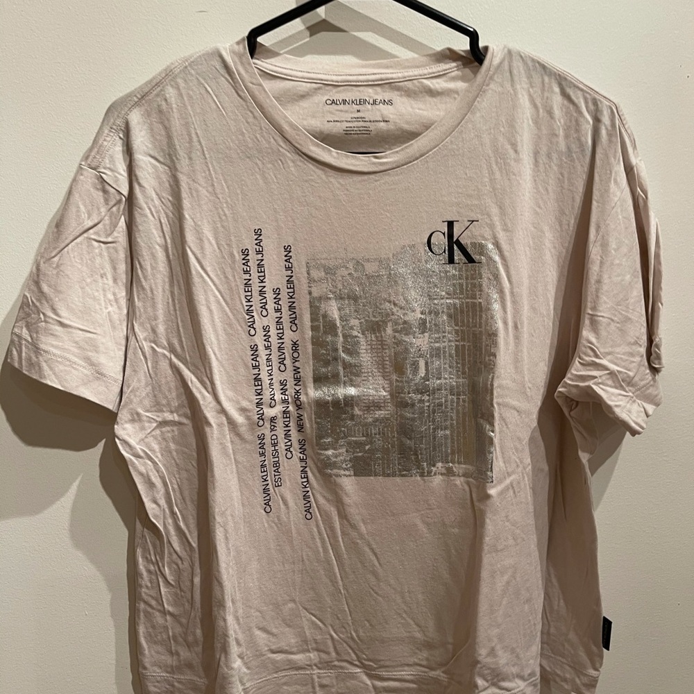 𝅺Calvin Klein T-shirt  crop nwot​​​​​​​​​